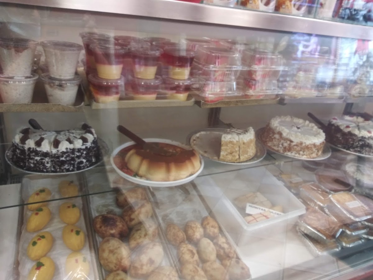 Pancitos Tuttis Peruvian Bakery